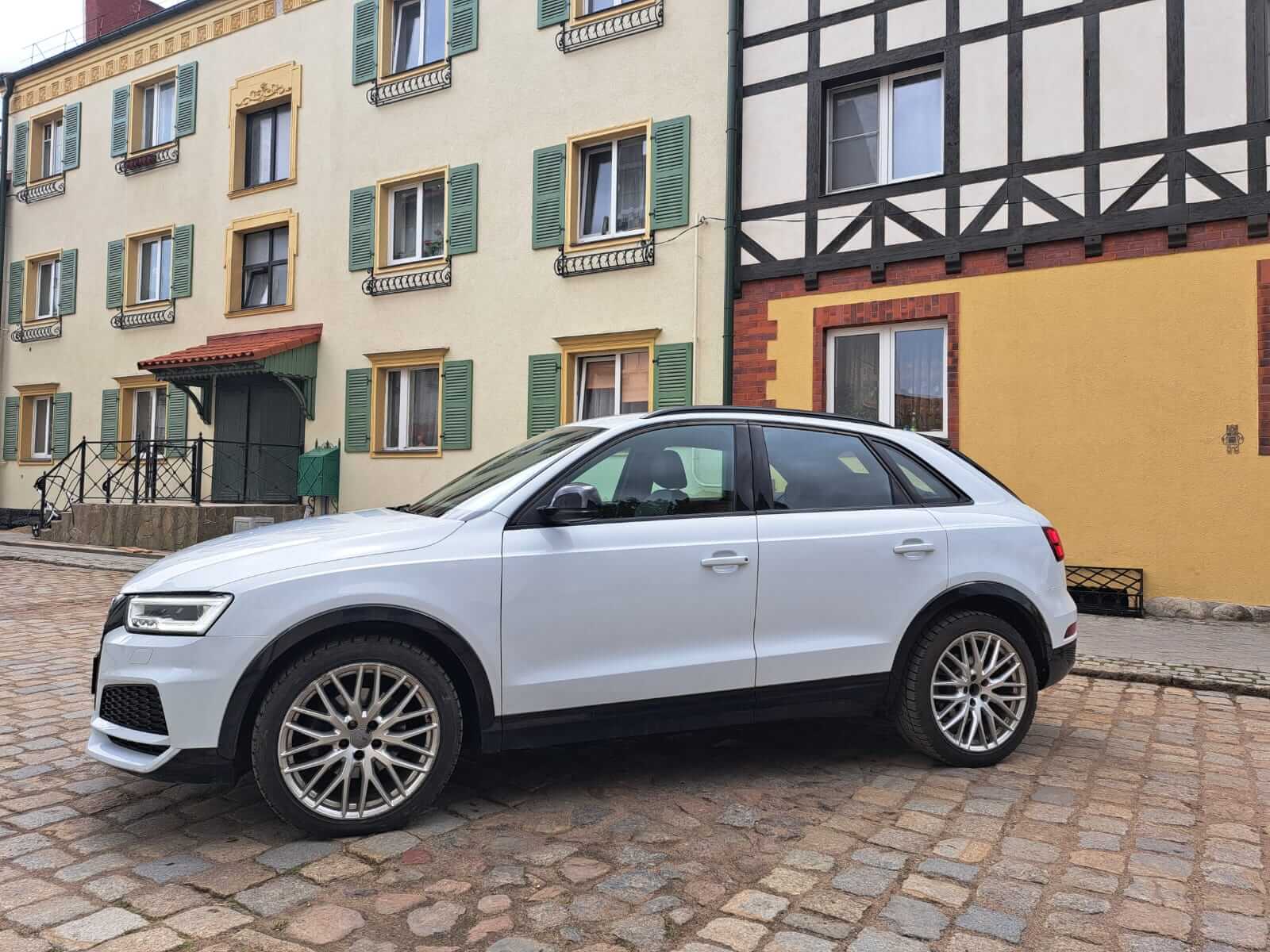 ​AUDI Q3 - 692