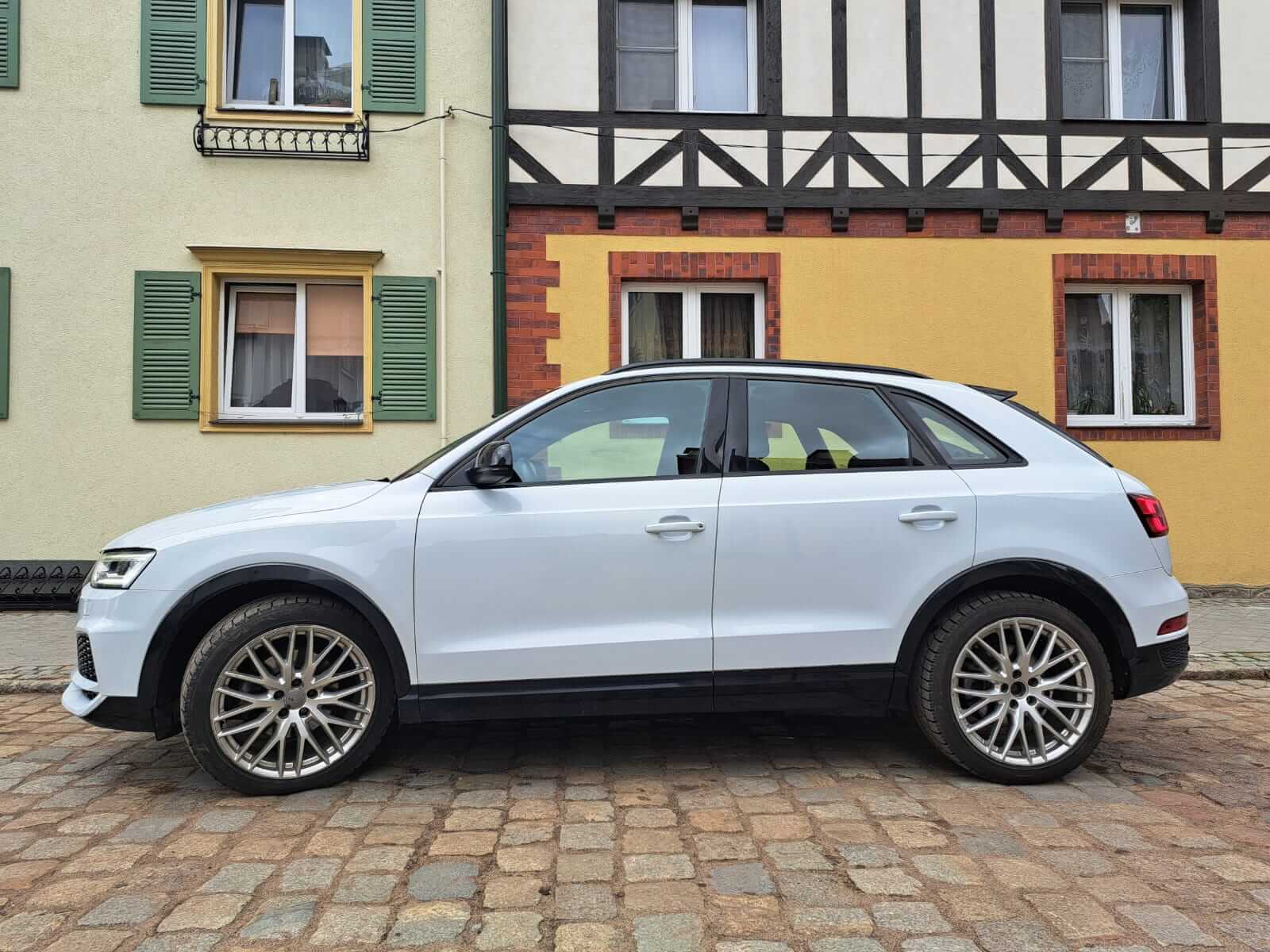 ​AUDI Q3 - 692